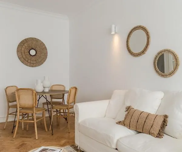 Casa Boma - Shining & Spacious With Balcony - Alvalade I *