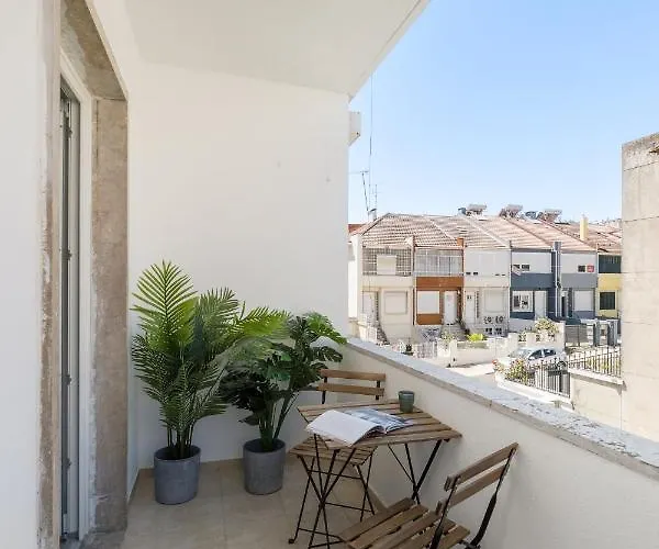 Casa Boma - Shining & Spacious With Balcony - Alvalade I 公寓