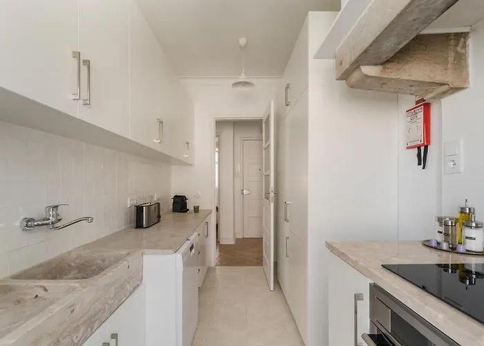 Casa Boma - Shining & Spacious With Balcony - Alvalade I