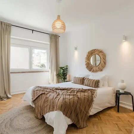 Apartment Casa Boma - Shining & Spacious With Balcony - Alvalade I