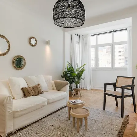 Casa Boma - Shining & Spacious With Balcony - Alvalade I