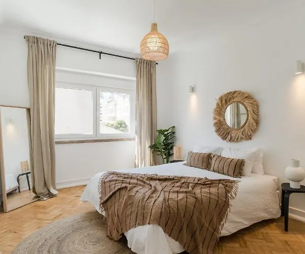 Casa Boma - Shining & Spacious With Balcony - Alvalade I 아파트 리스본